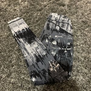 Reebok Pants & Jumpsuits - Reebok Printed Leggings Reebok Pants & Jumpsuits - Reebok Printed Leggings